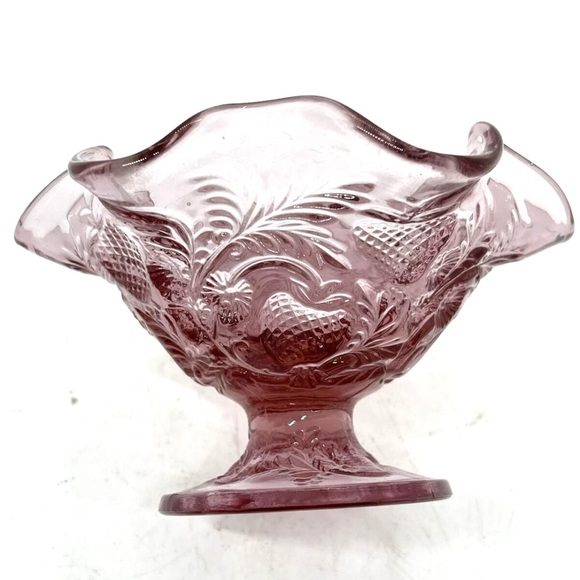 Vintage Fenton strawberry pattern glass dish in pink - Picture 3 of 6